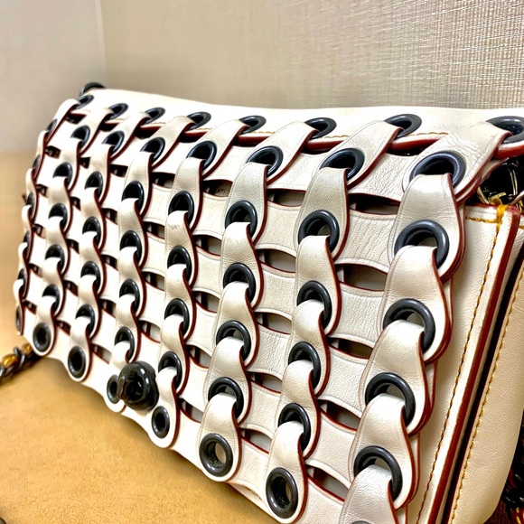 SOLD!!!!!!!!!!Coach beige dinky with links - Picture 2 of 8